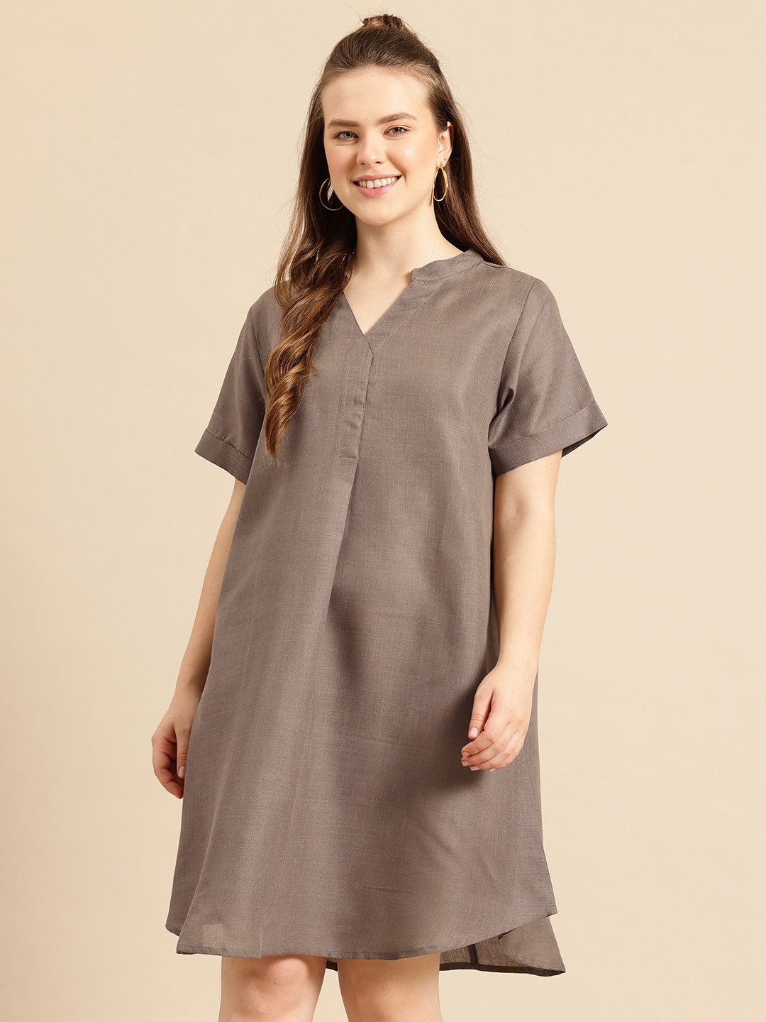 

Qurvii Solid Mandarin Collar Boxy Dress, Taupe