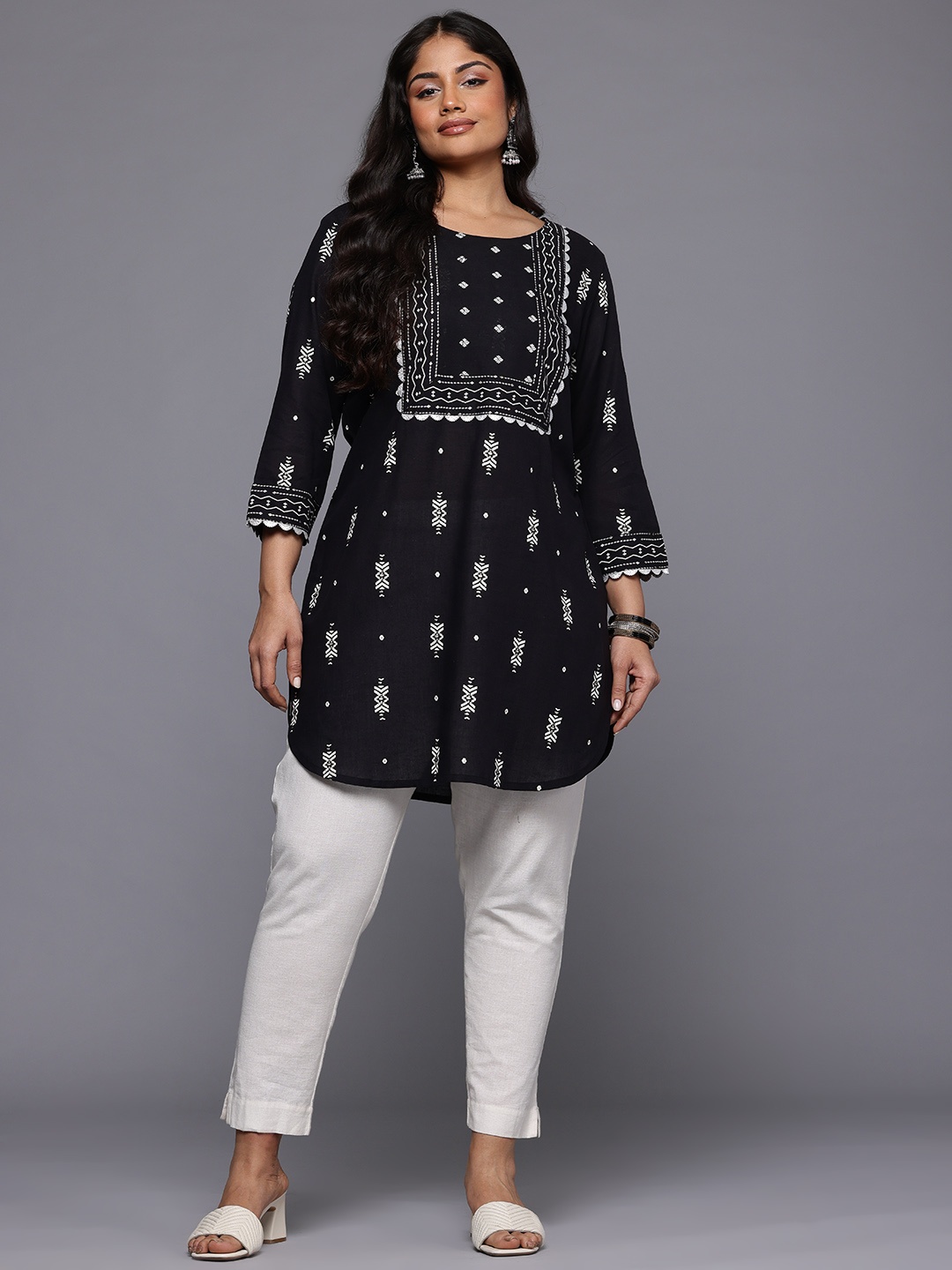 

A PLUS BY AHALYAA Plus Size Geometric Printed Tunic, Black