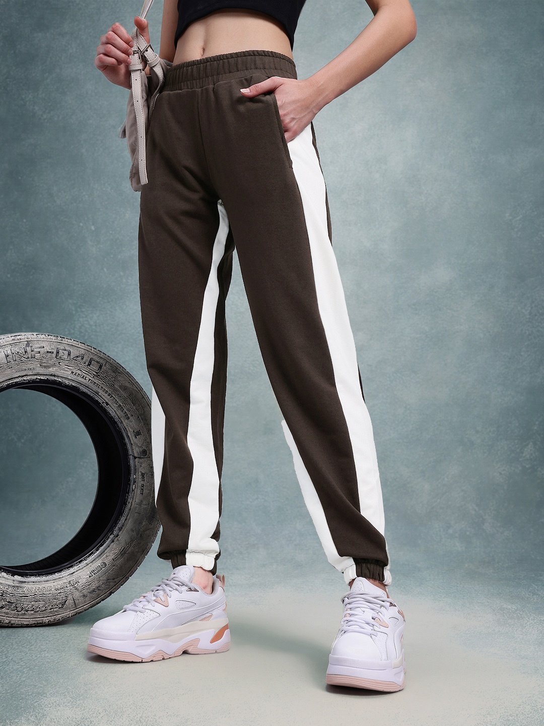

The Roadster Lifestyle Co. Women Striped Joggers, Coffee brown