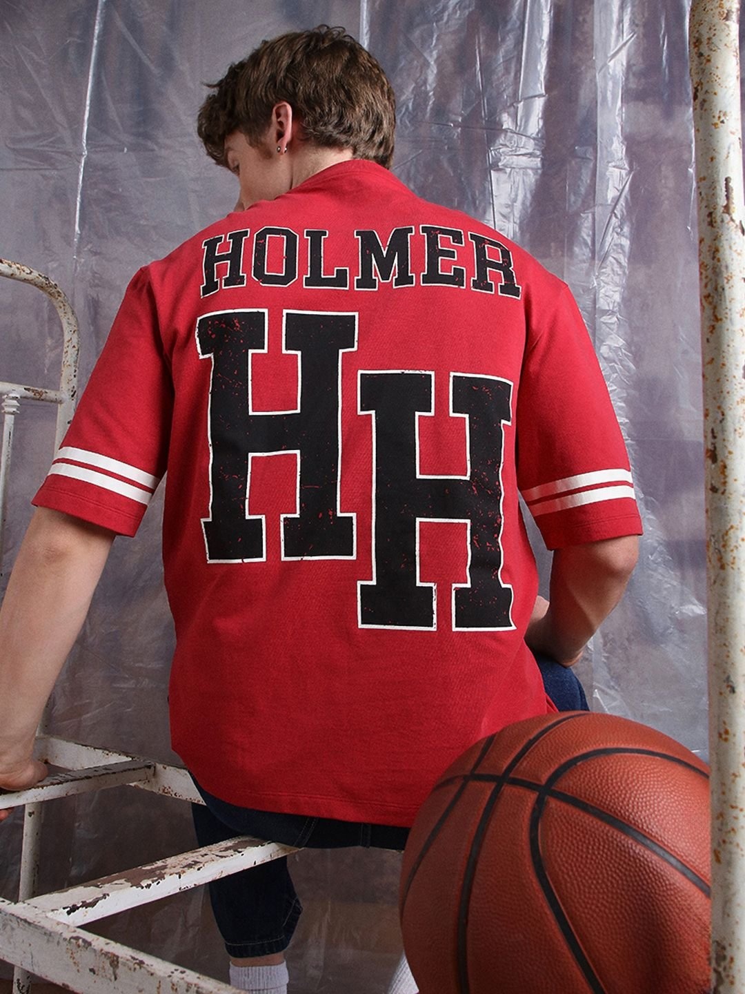 

Hubberholme Men Holmer Graphic Printed V-Neck Oversized Fit T-shirt, Red