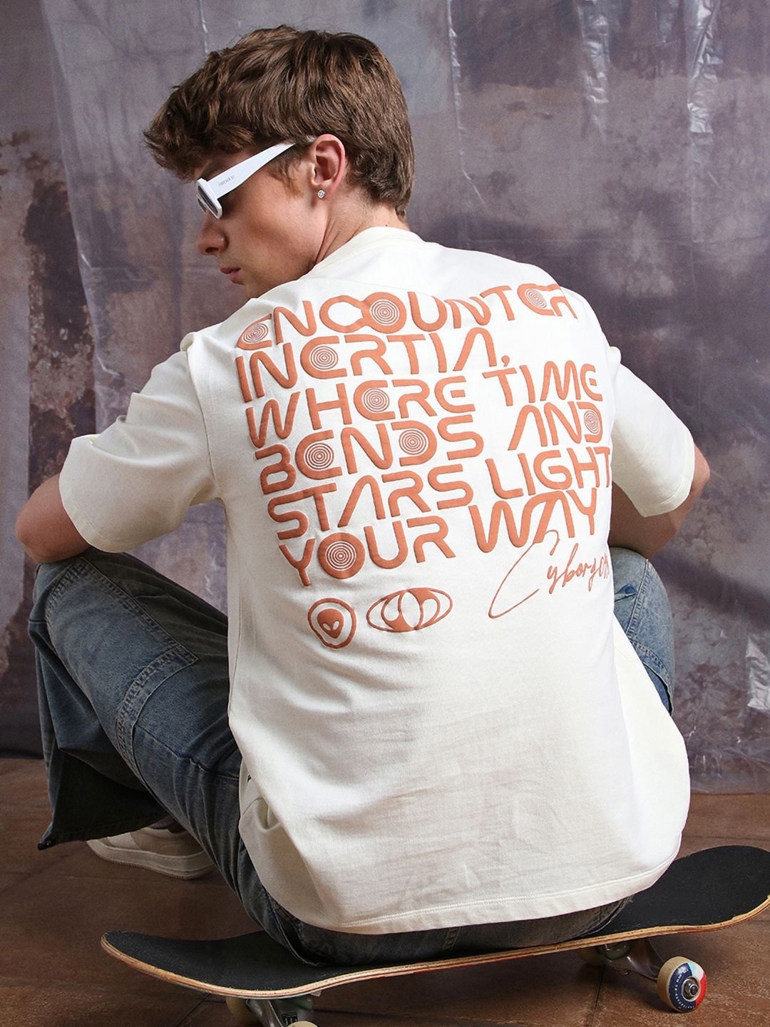 

Hubberholme Men Cyborg Graphic Printed Oversized Fit T-shirt, Off white