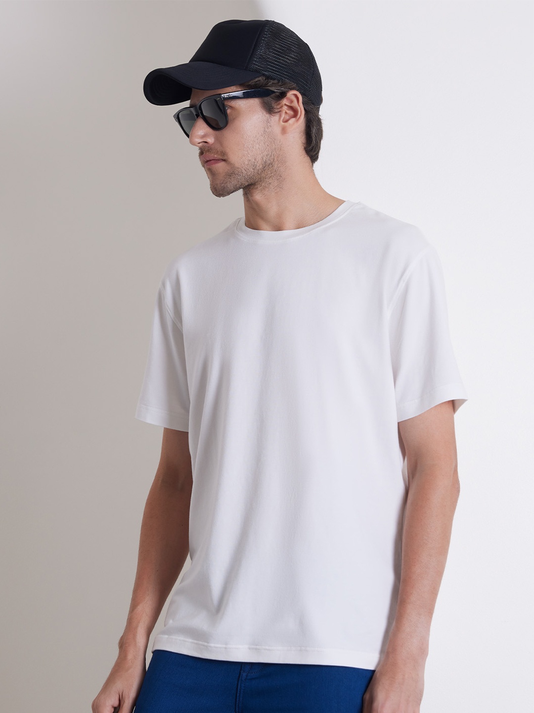

Bombay Shirt Company Men Solid Round Neck T-shirt, White