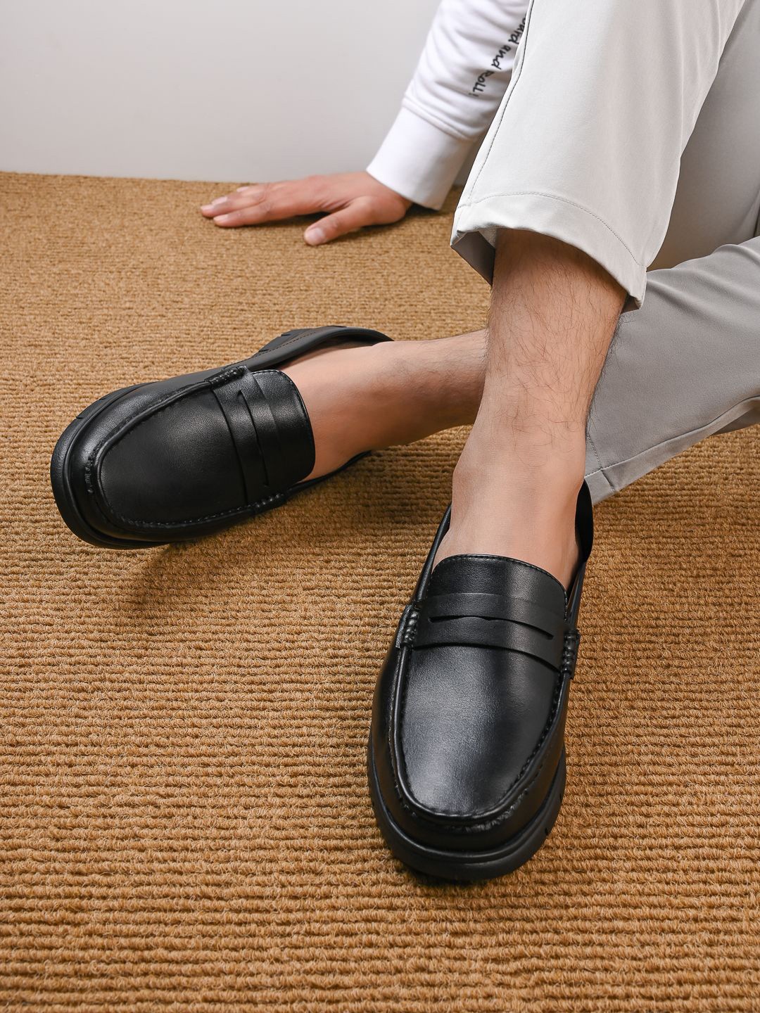 

The Roadster Lifestyle Co. Men Casual Loafers, Black
