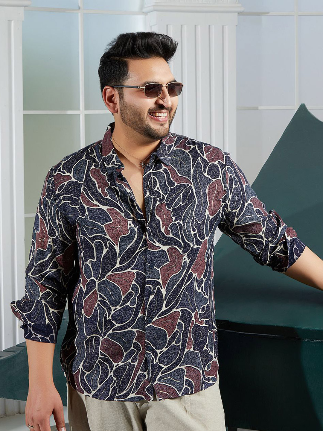 

Instafab Plus Men Comfort Regular Fit Spread Collar Abstract Printed Casual Shirt, Navy blue