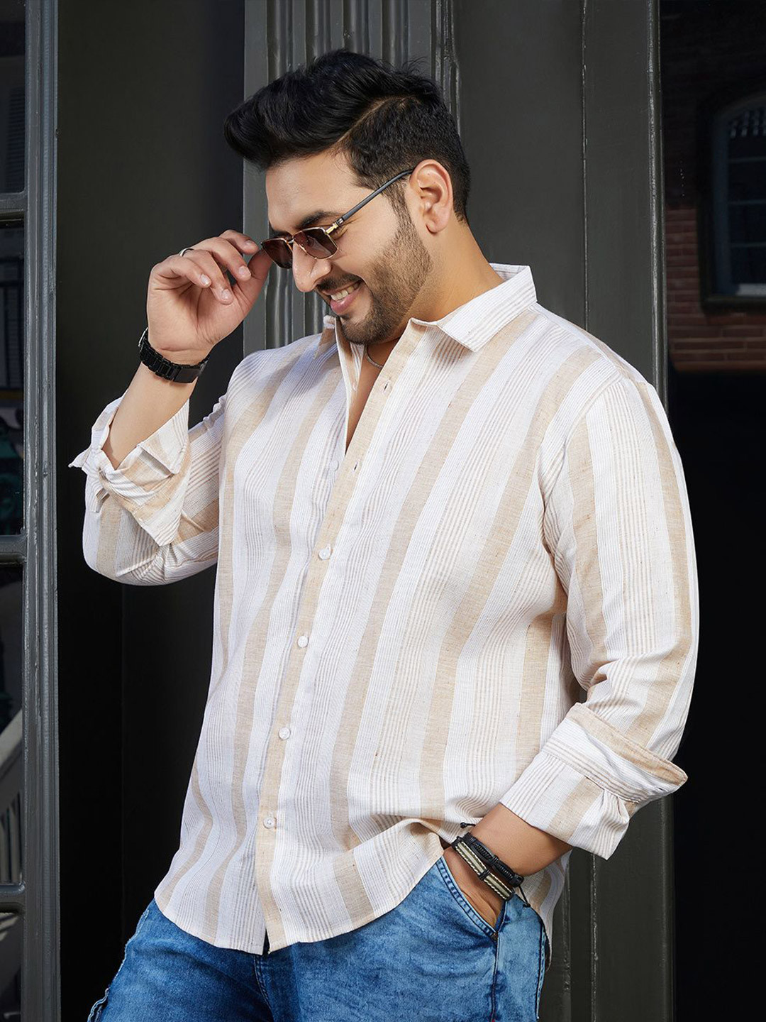 

Instafab Plus Men Comfort Regular Fit Spread Collar Vertical Striped Cotton Casual Shirt, Beige