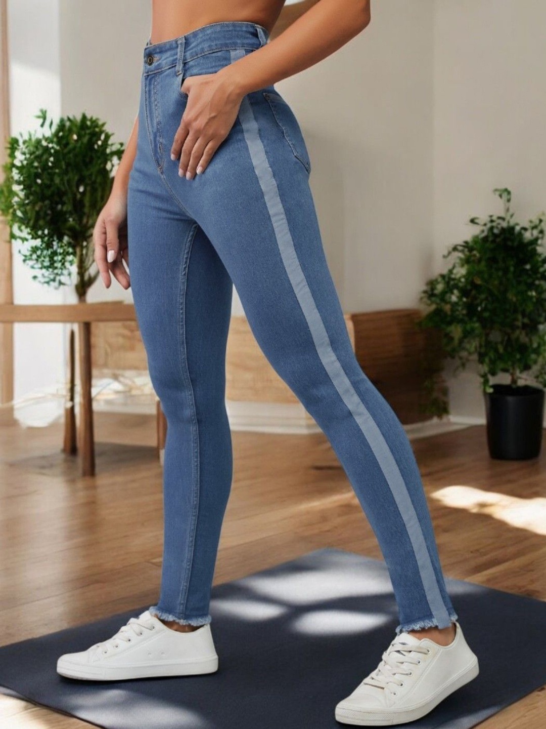 

DOLCE CRUDO Women Skinny Fit High-Rise Light Fade Stretchable Jeans, Blue