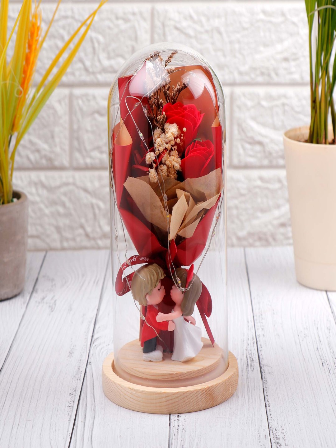 

Archies Brown Kiss Of Love LED Glass Figurine Showpiece