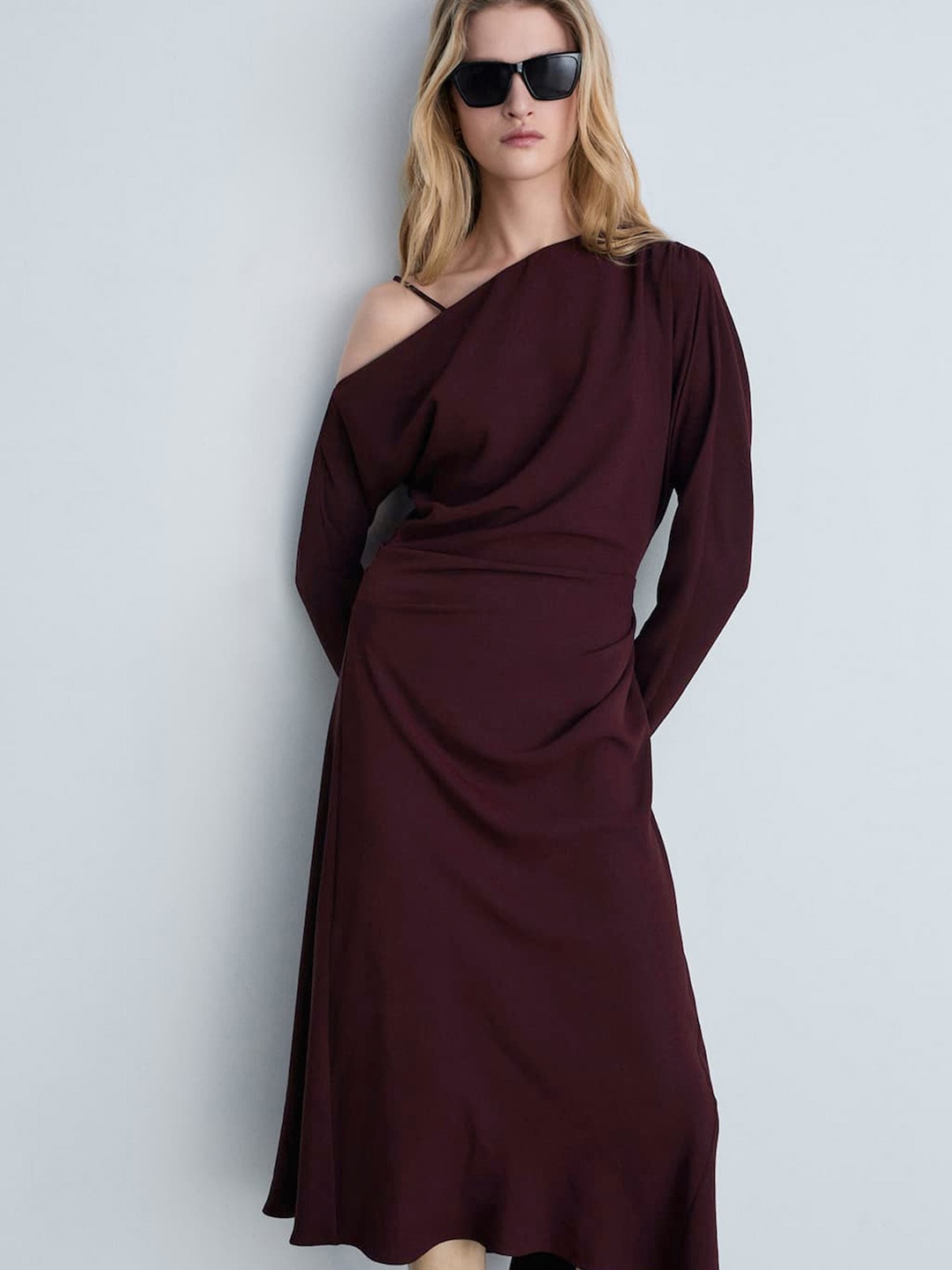 

MANGO Ruched Effect One Shoulder Asymmetric Midi A-Line Dress, Burgundy