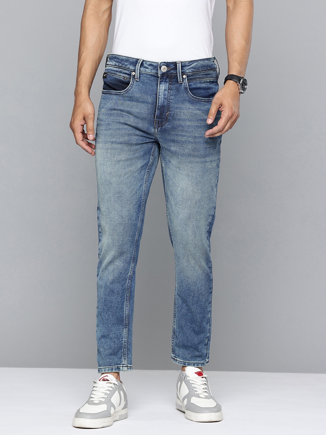 

Flying Machine Relaxed Tapered High-Rise Vintage Wash Jeans, Blue