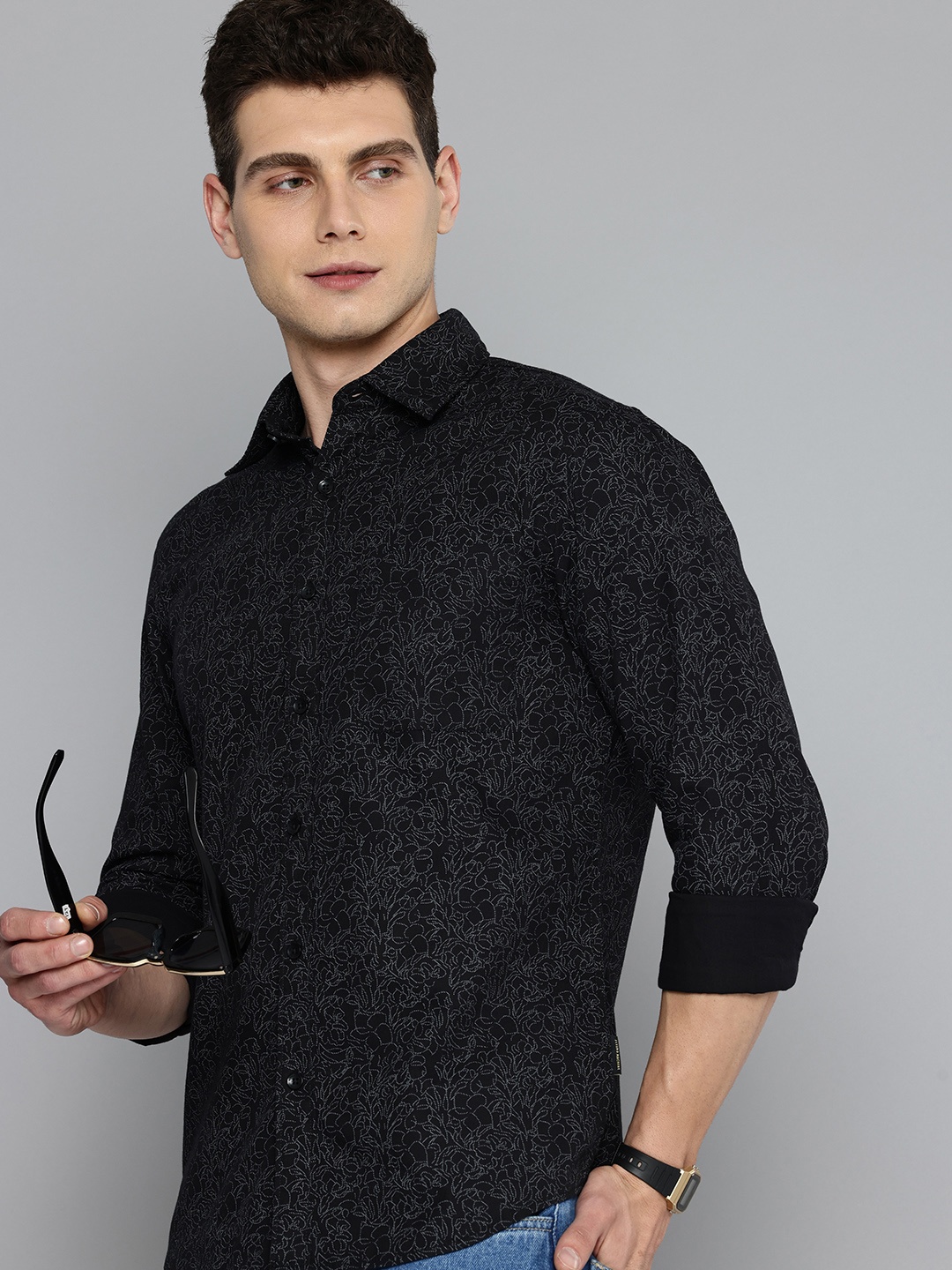 

Flying Machine Slim Fit Opaque Floral Printed Pure Cotton Casual Shirt, Black