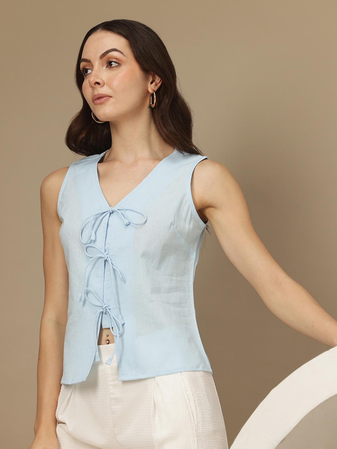 

Chemistry Solid V-Neck Crop Top, Blue