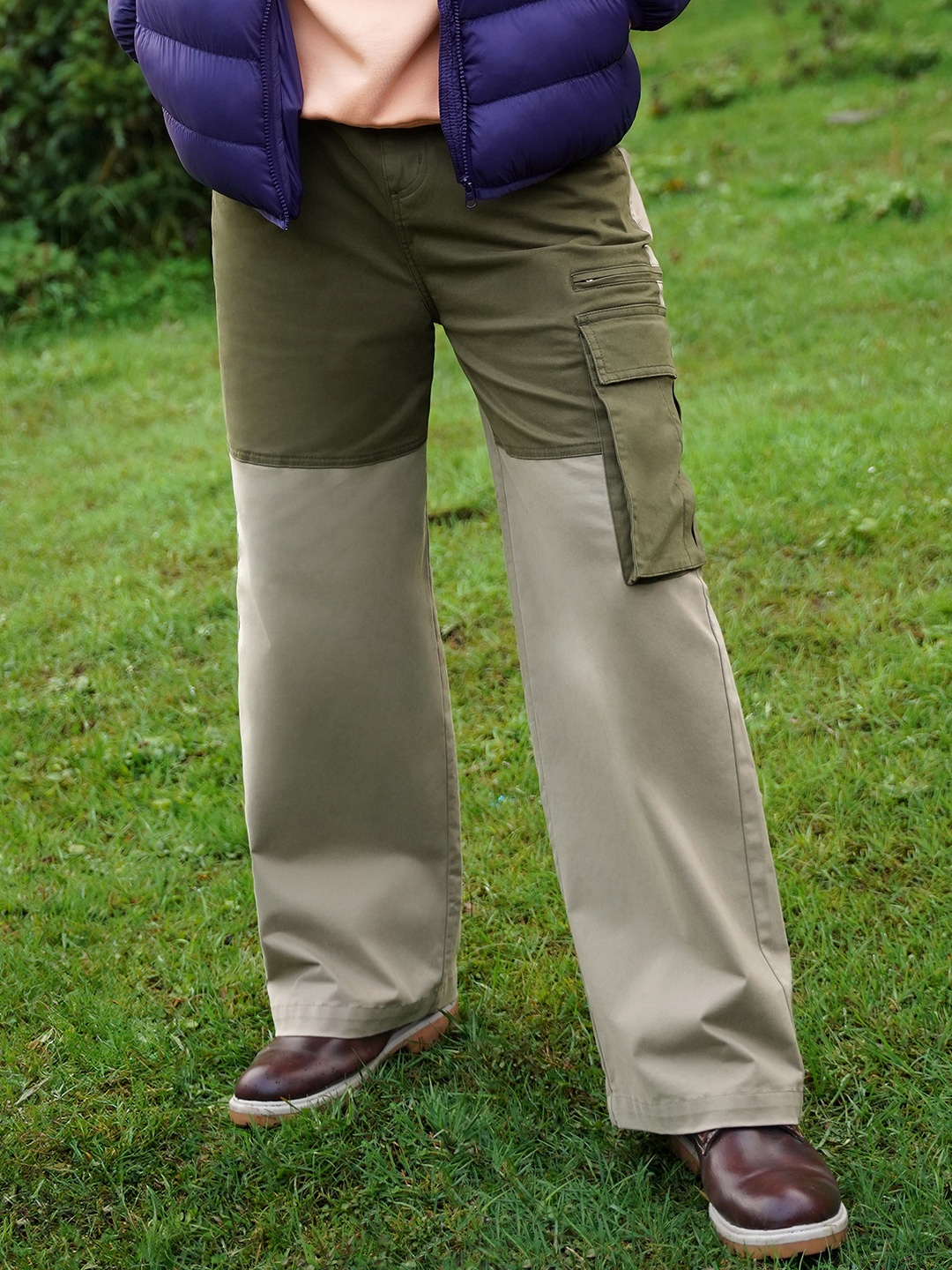 

NOBERO Men Colourblocked Relaxed Baggy Fit Woven Cargo Pants, Olive