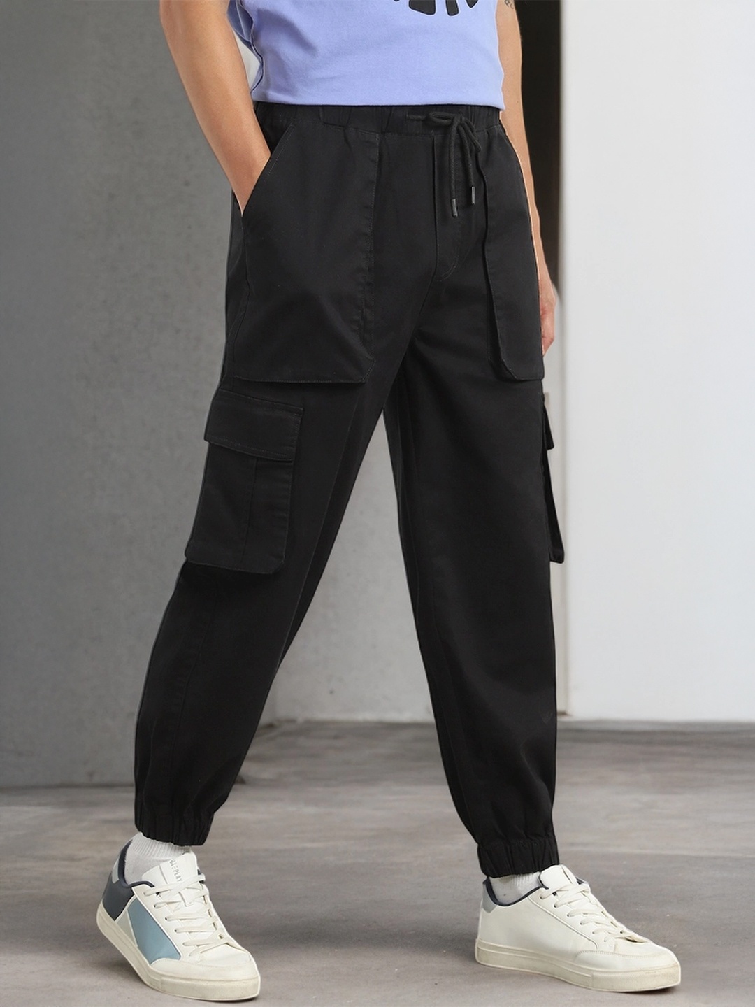 

NOBERO Men Relaxed Oversized Woven Cargo Pants, Black