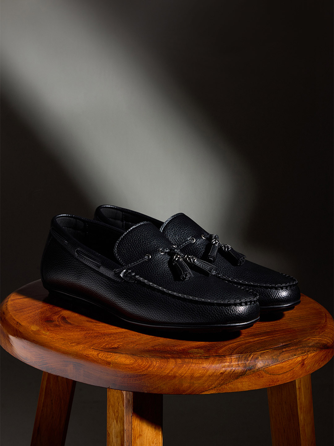 

Snitch Men Textured Loafers Shoes, Black