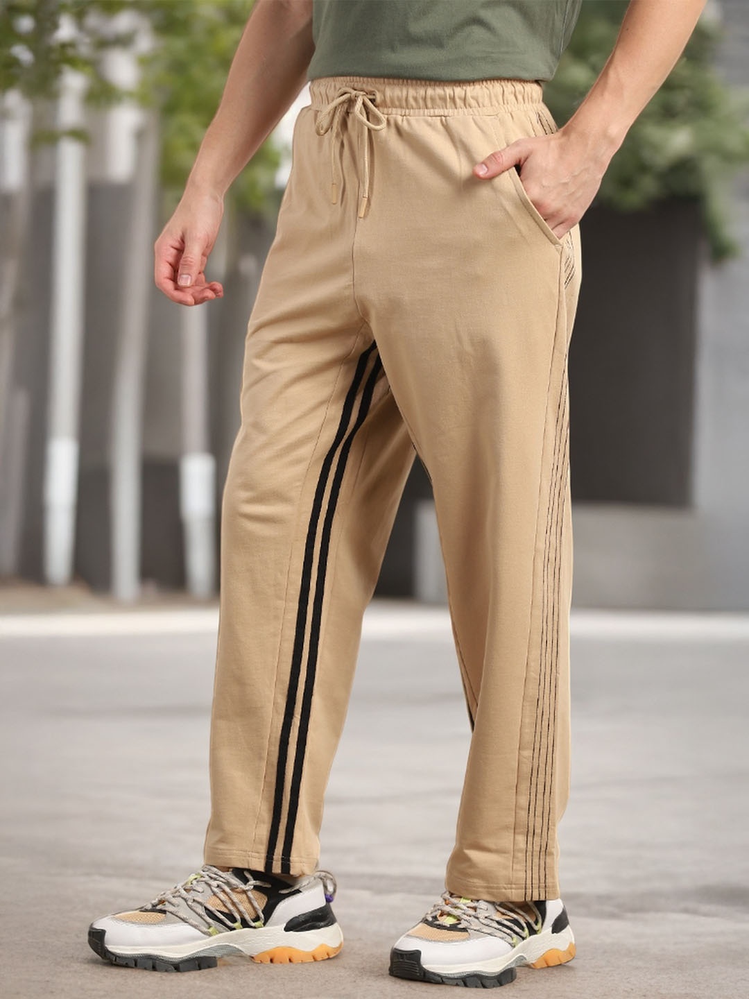 

NOBERO Men Cotton Loose Fit Joggers, Beige