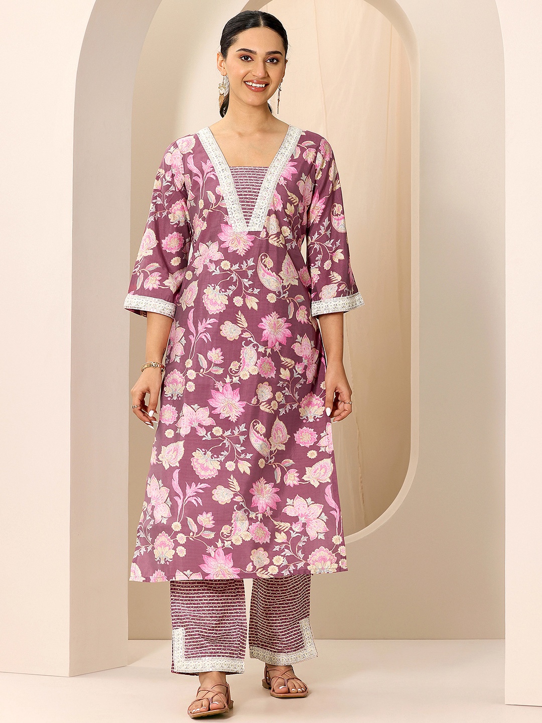 

Libas Floral Printed V-Neck Kurta With Trouser, Mauve