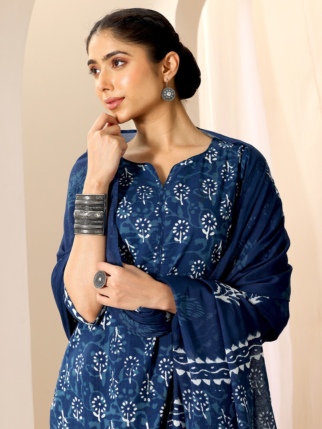

Libas Floral Printed Notch Neck Kurta With Trousers And Dupatta, Blue
