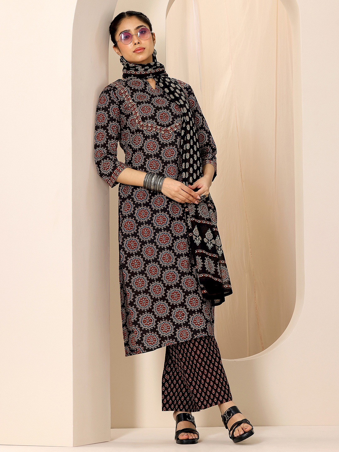 

Libas Ethnic Motifs Printed Notch Neck Kurta With Trousers And Dupatta, Black