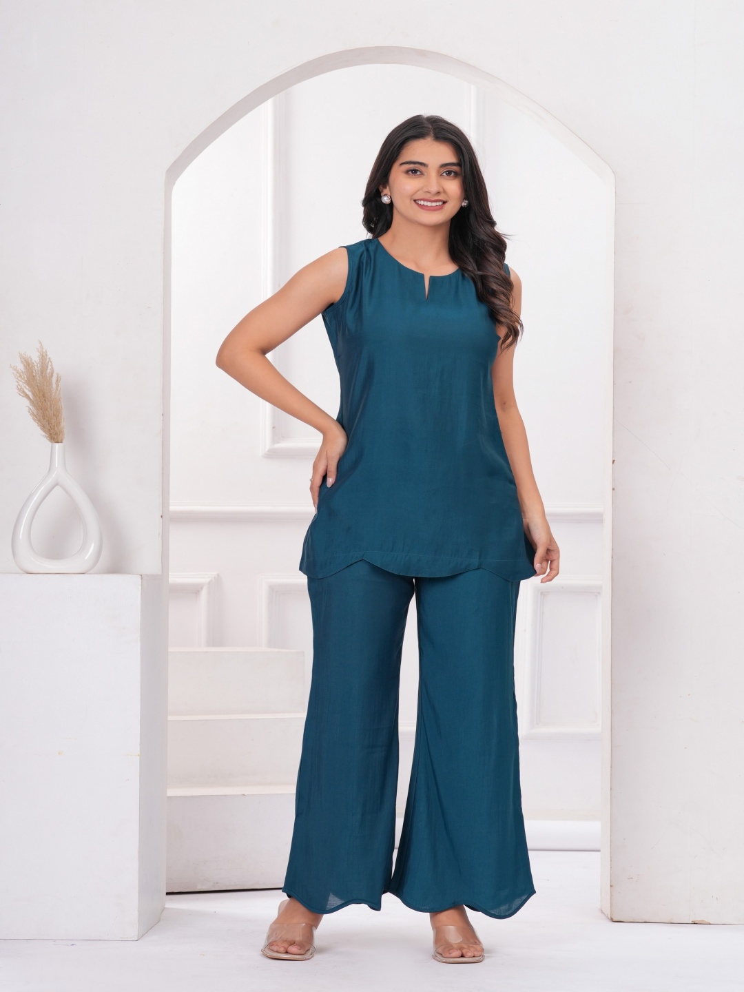 

PINGAKSH Notch Neck Sleeveless Tunic With Trousers, Teal