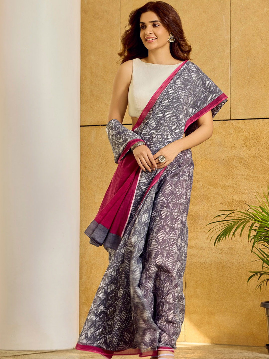 

Taneira Pure Cotton Saree, Grey