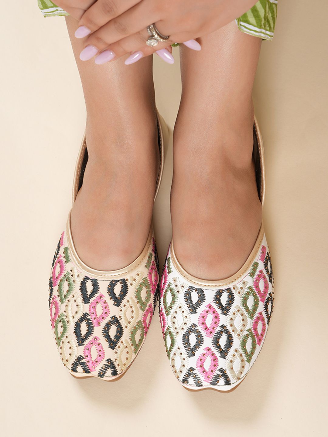 

Anouk Women Embellished Ballerinas Flats, Cream
