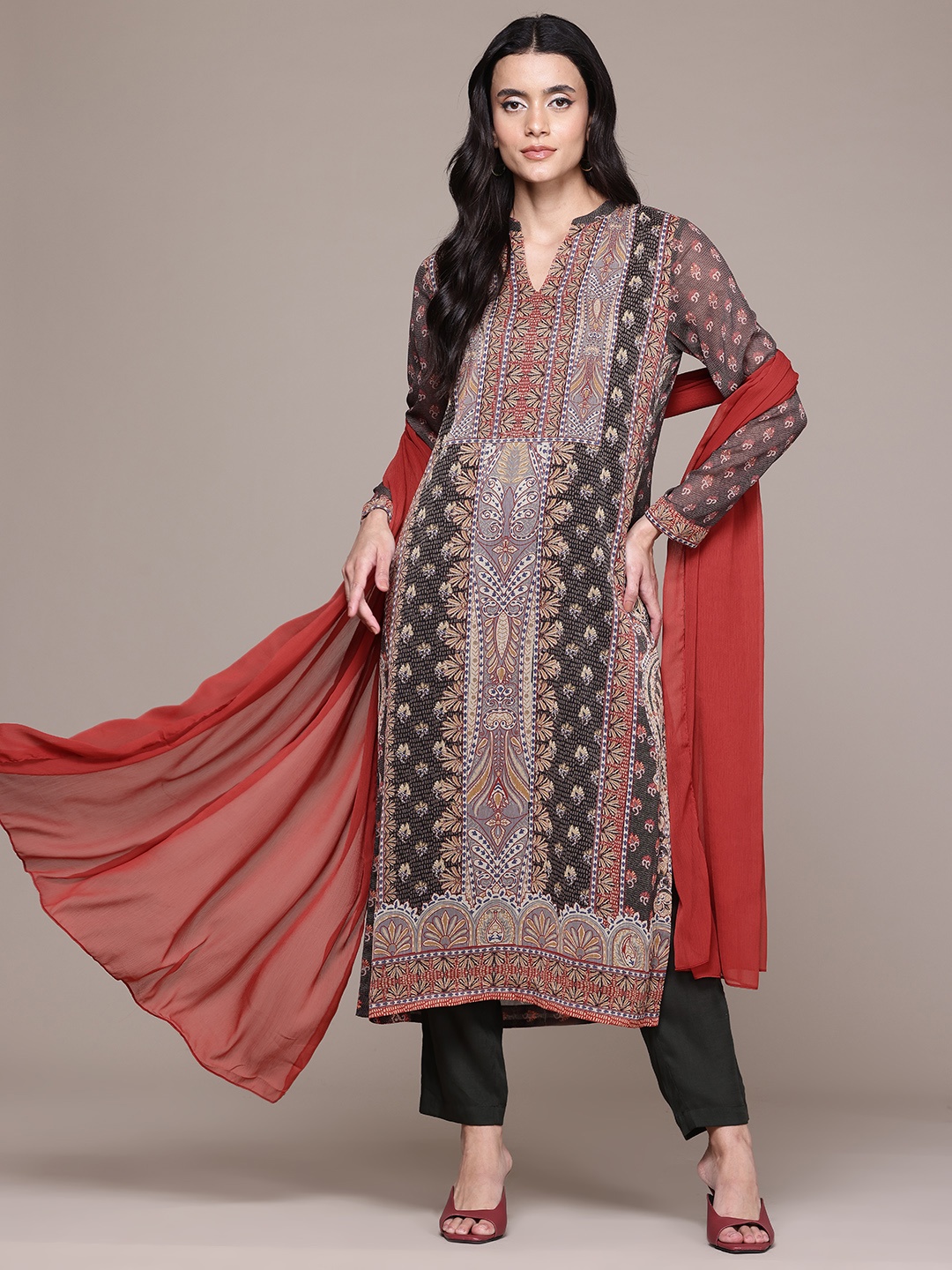 

aarke Ritu Kumar Women Ethnic Motifs Printed Kurta with Trousers & Dupatta, Olive