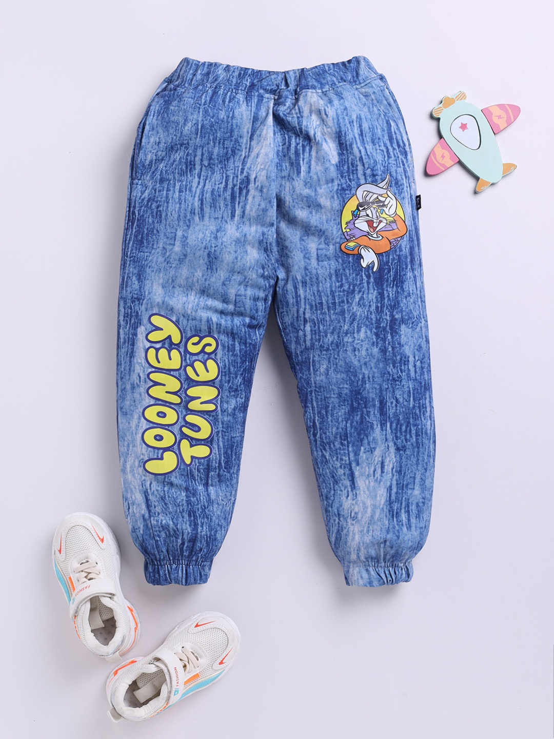 

YK X Minute Mirth Boys Looney Toons Printed Joggers, Blue