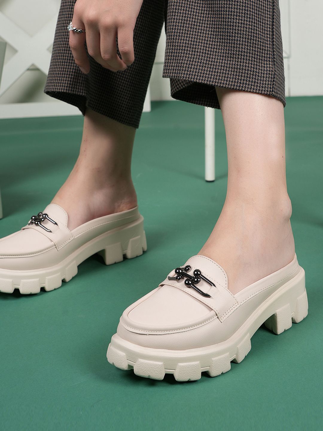 

DressBerry Women Patent Leather Loafers, Cream