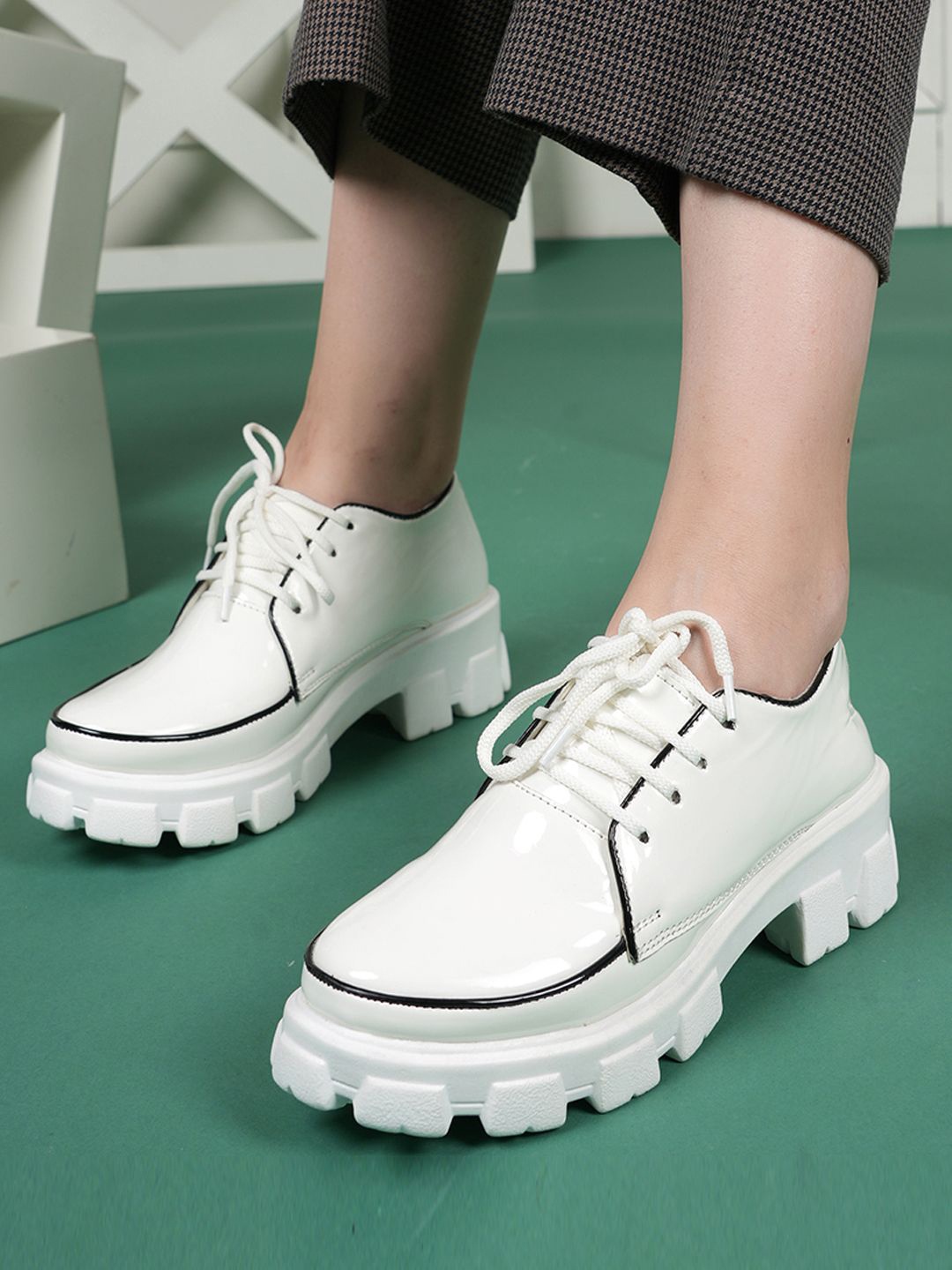 

DressBerry Women Patent Leather Derbys, White