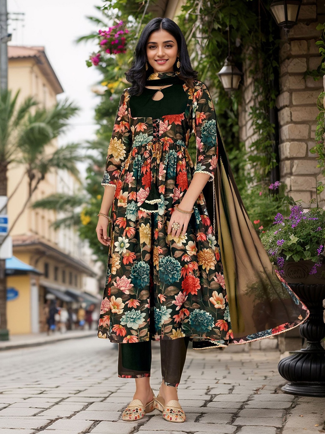 

Anouk Floral Printed Keyhole Neck Anarkali Kurta With Trousers And Dupatta, Black