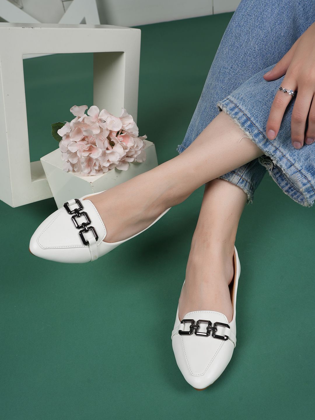 

Mast & Harbour Women Slip On Mojairs, White
