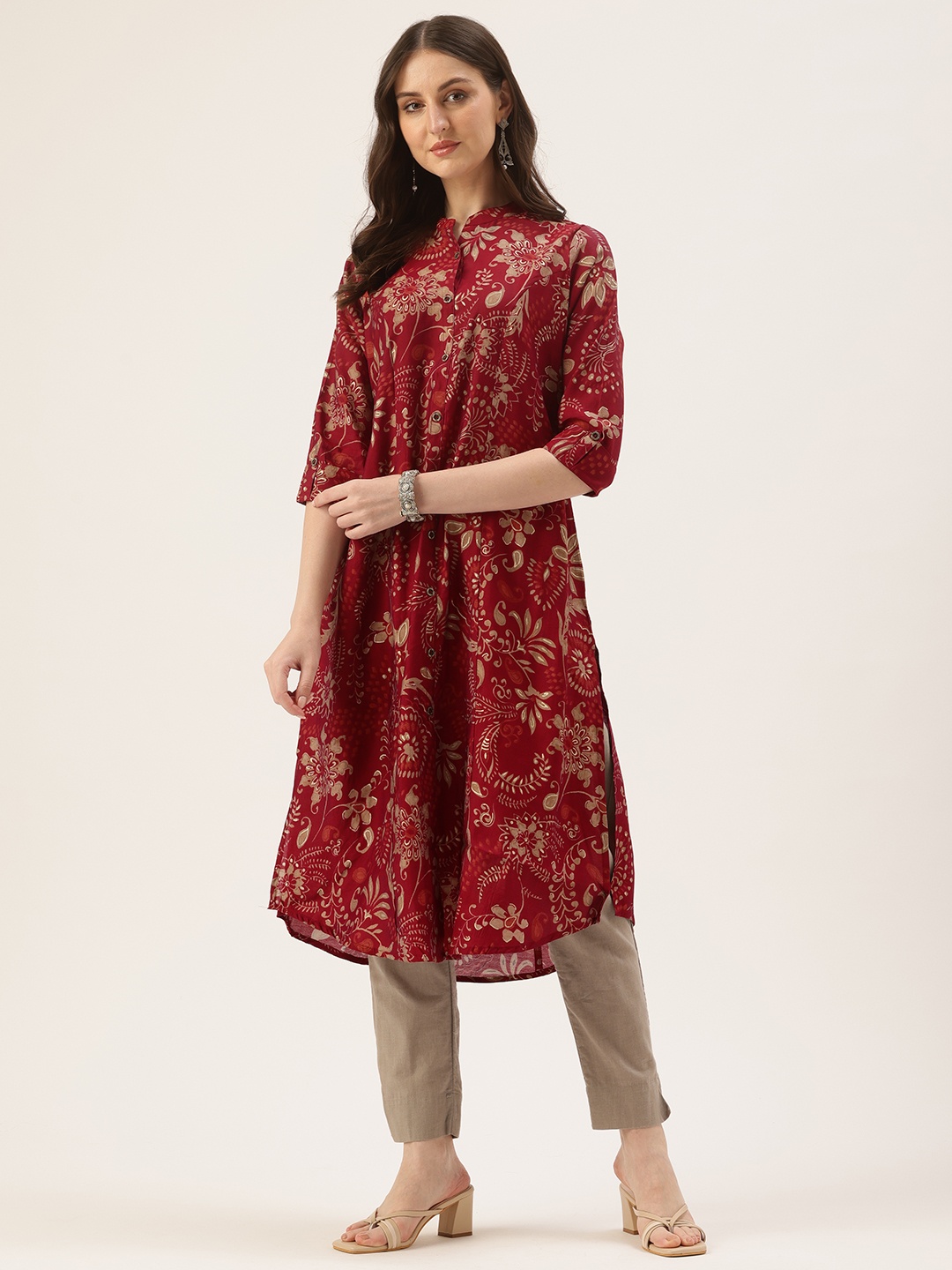 

AMUKTI Floral Printed Roll Up Sleeves Kurta, Maroon