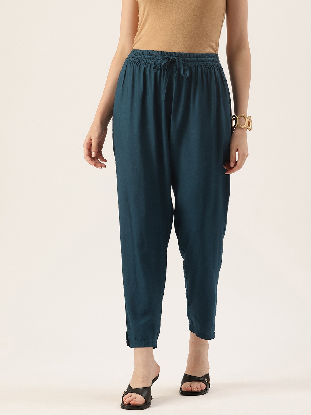 

AMUKTI Women Pencil Solid Trousers, Blue