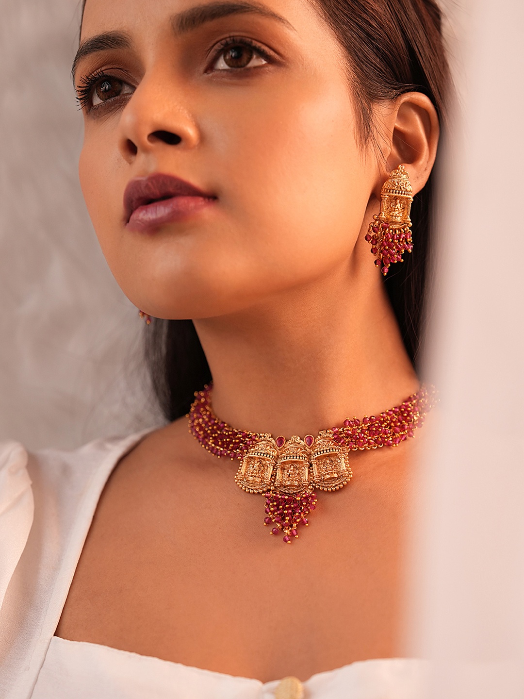 

Binnis Wardrobe Gold-Plated Artificial Beaded Jewellery Set