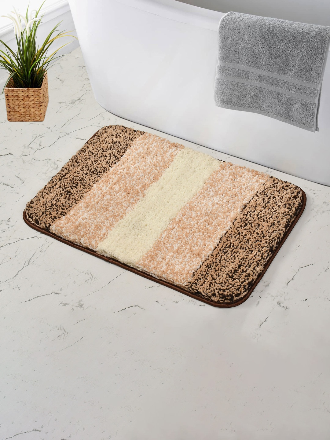 

MAA HOME CONCEPT Brown & Beige Textured Microfiber Anti Skid 1600 GSMBathMat