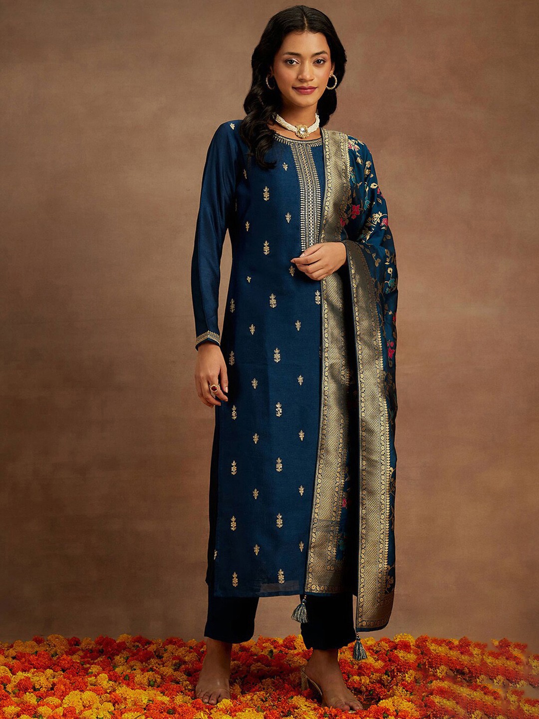 

VIRENDRA TEXTILES Women Floral Embroidered Regular Pure Cotton Kurti with Trousers & With Dupatta, Blue