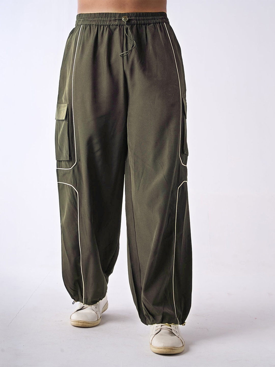 

IZF Men Cargo Air Piping Parachute Pants, Olive