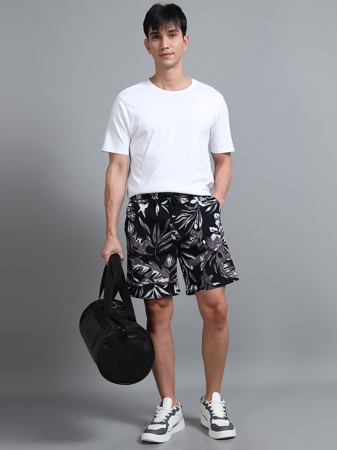

StitchX Men Tropical Printed Regular Fit Mid-Rise Cotton Shorts, Black