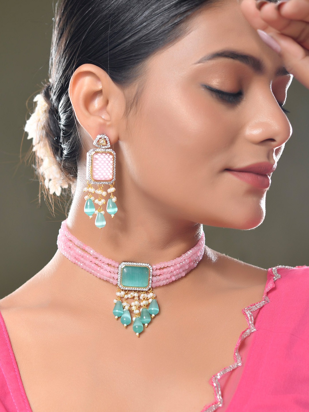 

STYYO Gold-Plated Kundan Stones Studded And Pearls Beaded Jewellery Set