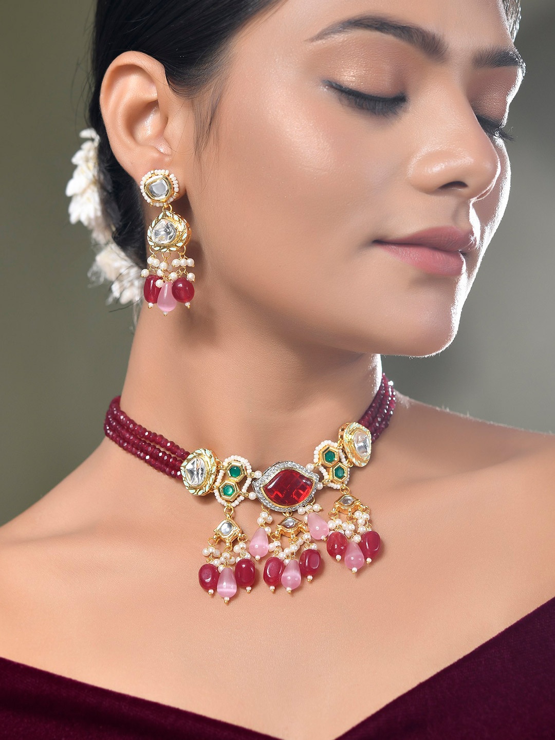 

STYYO Gold-Plated Kundan Studded And Pearls Beaded Jewellery Set