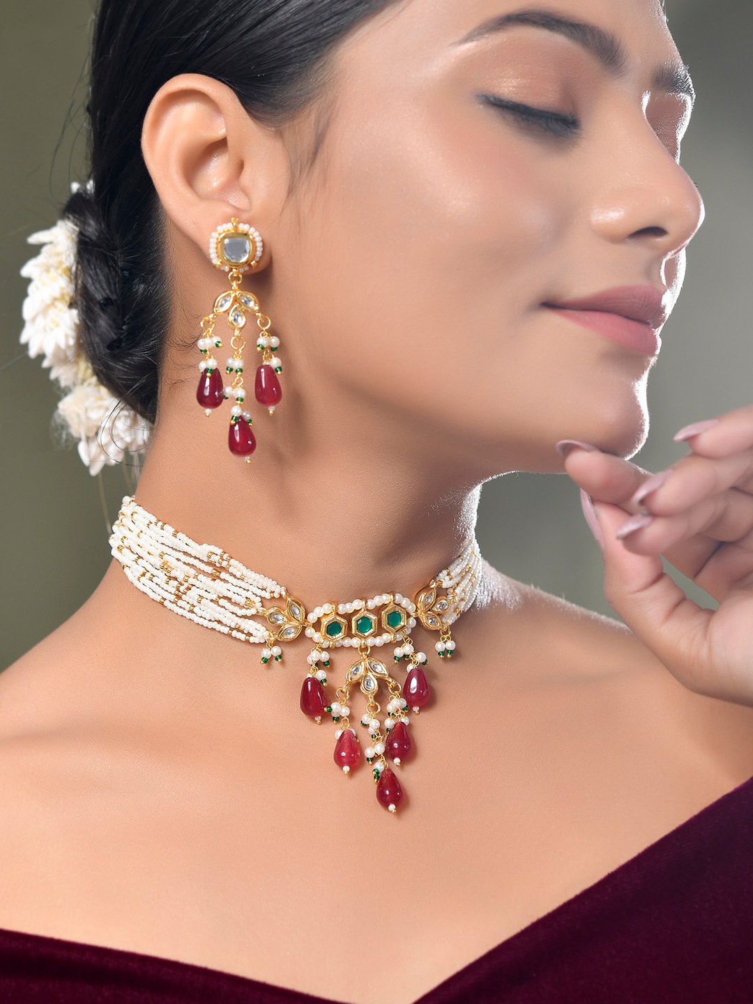 

STYYO Gold-Plated Kundan Stones Studded And Pearls Beaded Jewellery Set, White
