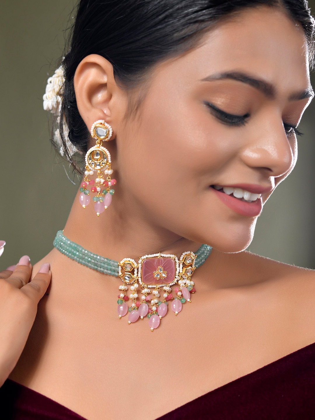 

STYYO Gold-Plated Kundan Stones Studded And Pearls Beaded Jewellery Set