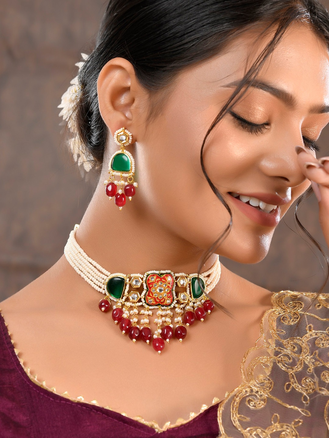 

STYYO Gold-Plated Kundan Studded And Pearls Beaded Jewellery Set