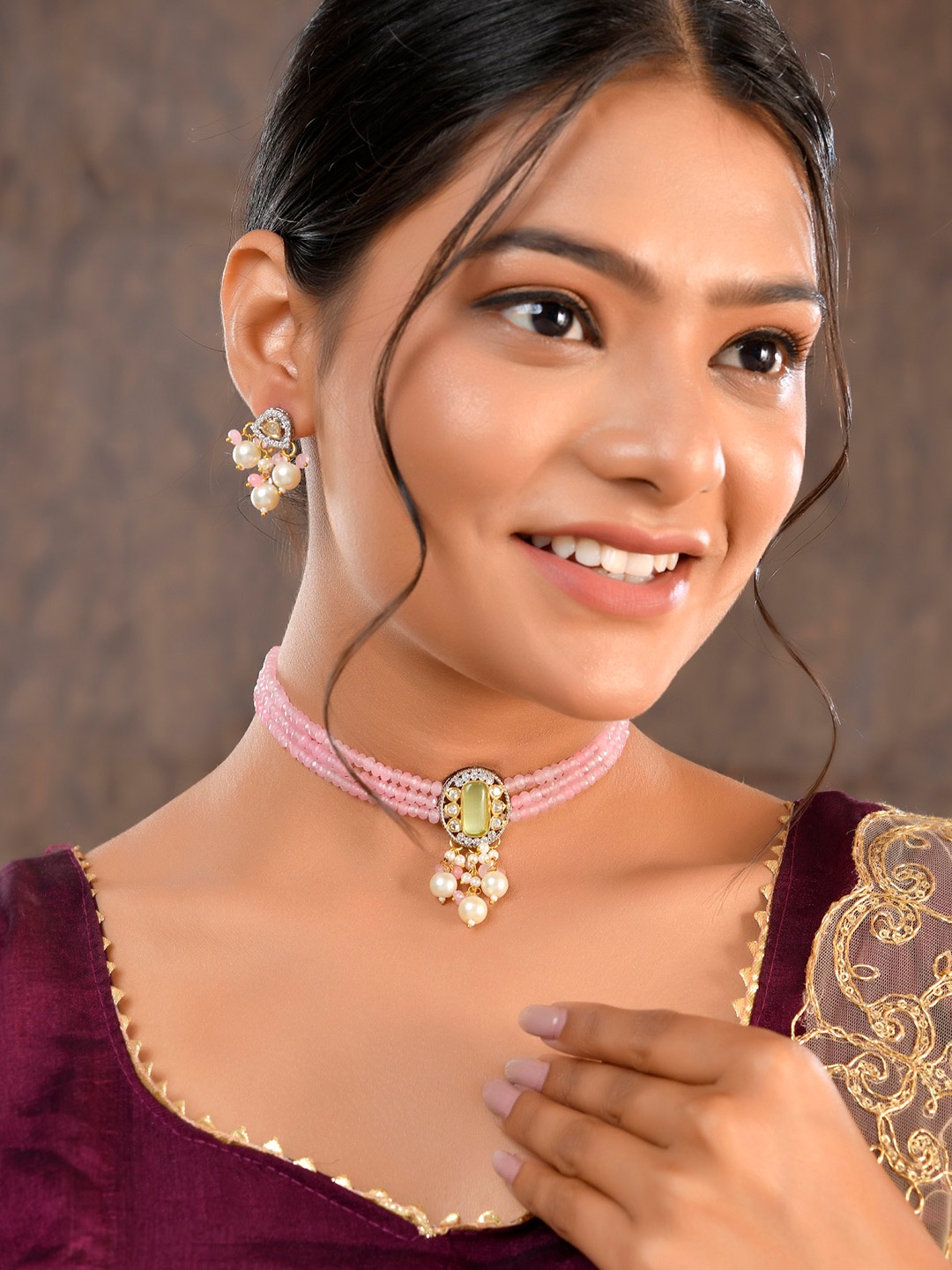 

STYYO Gold-Plated Kundan Studded And Pearls Beaded Jewellery Set