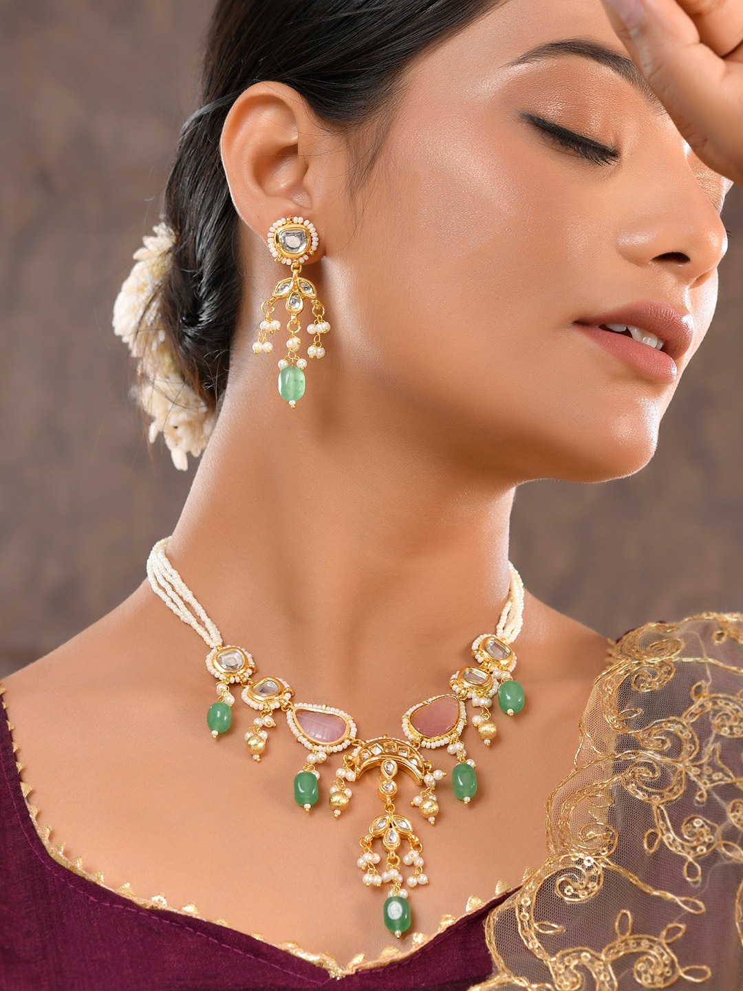 

STYYO Gold-Plated Kundan Studded And Pearls Beaded Jewellery Set