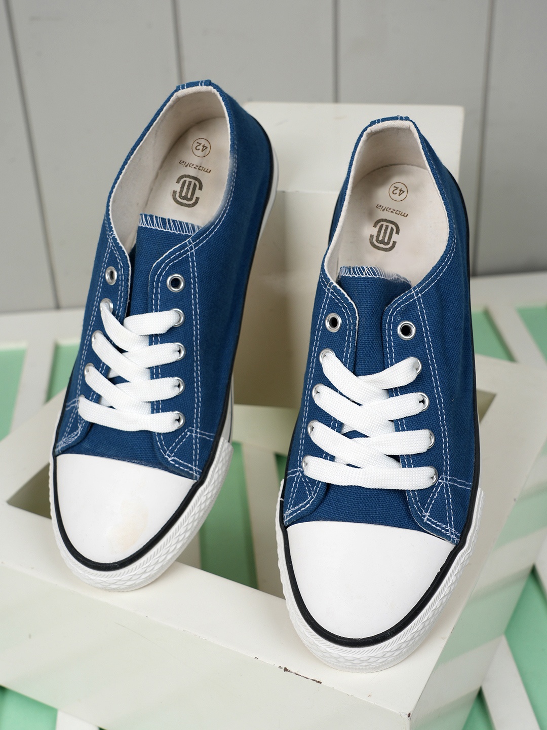 

MOZAFIA Men Colourblocked Sneakers, Blue