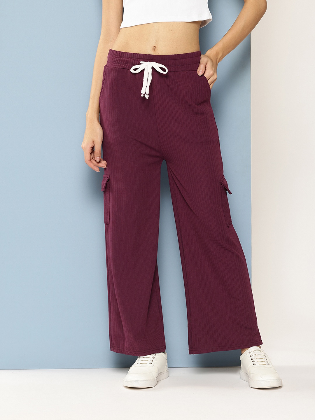

Aarika Women Relaxed Cargo Trousers, Burgundy