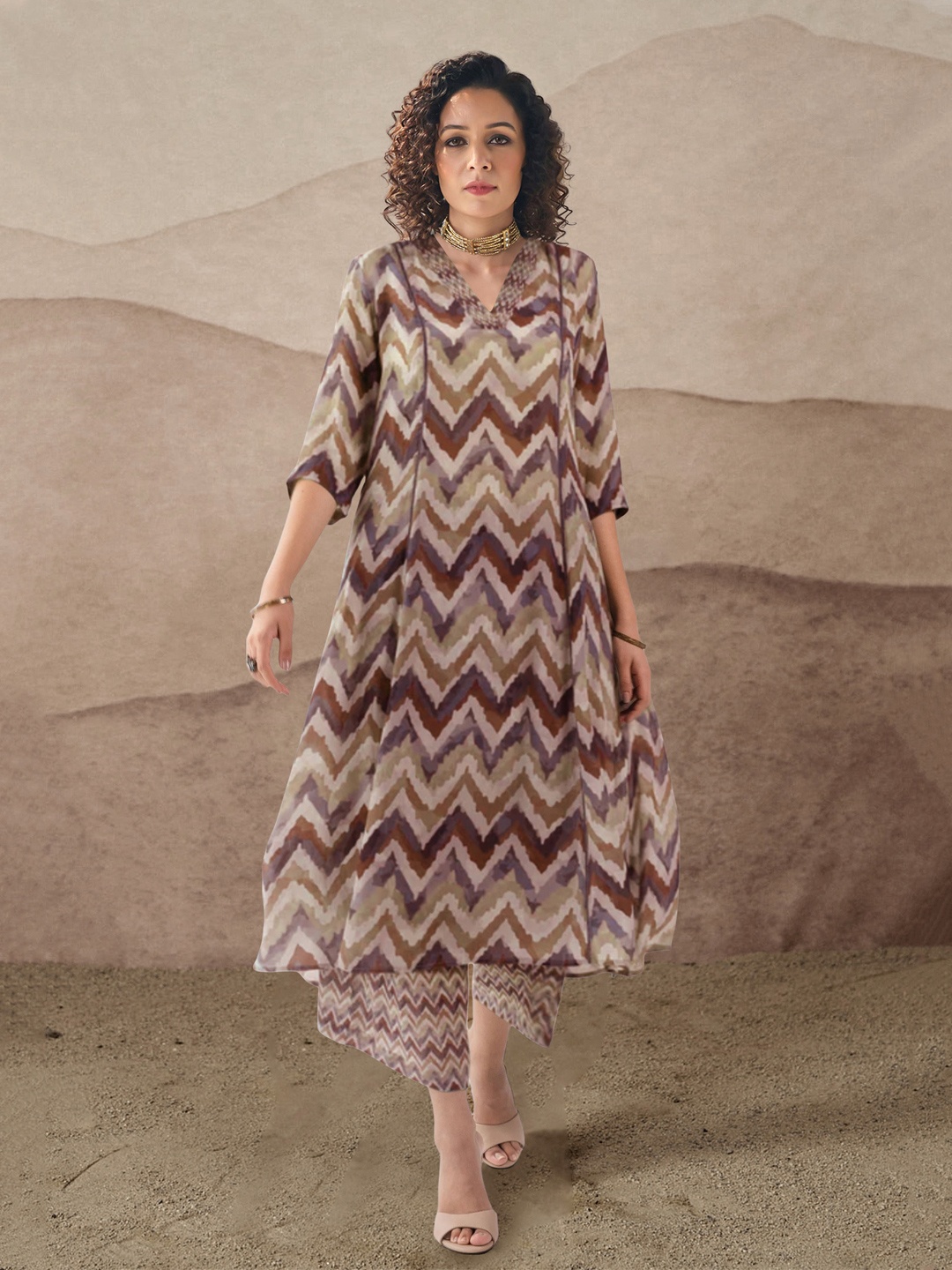 

KERI PERRY Chevron Printed V-Neck A-line Kurta With Palazzos, Brown