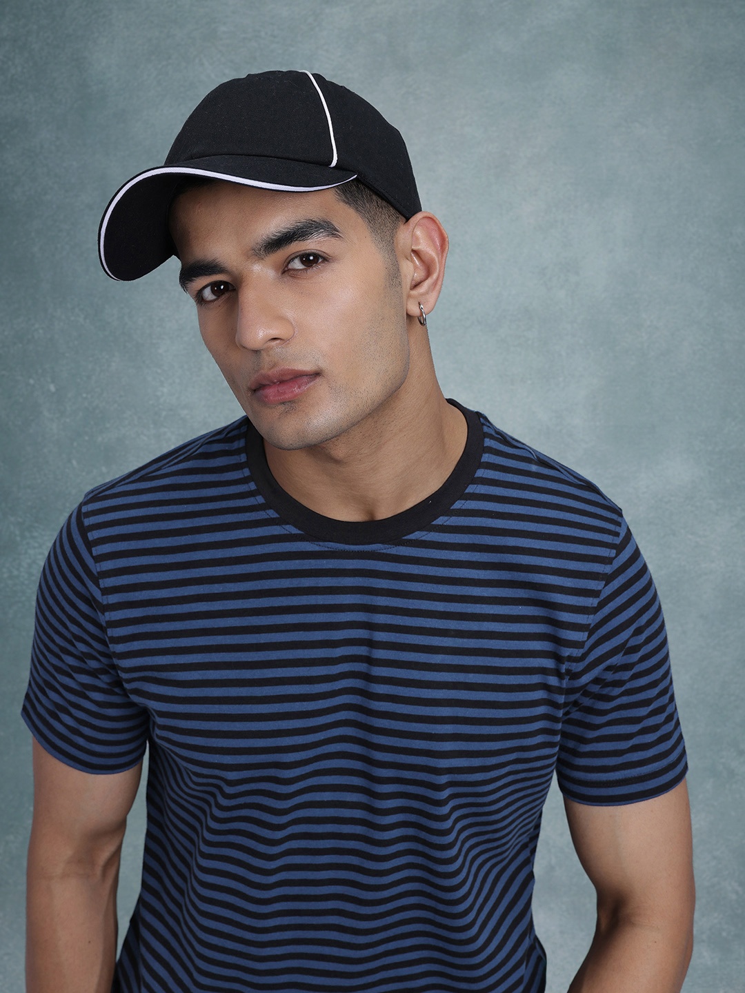 

The Roadster Lifestyle Co. Men Striped T-shirt, Black
