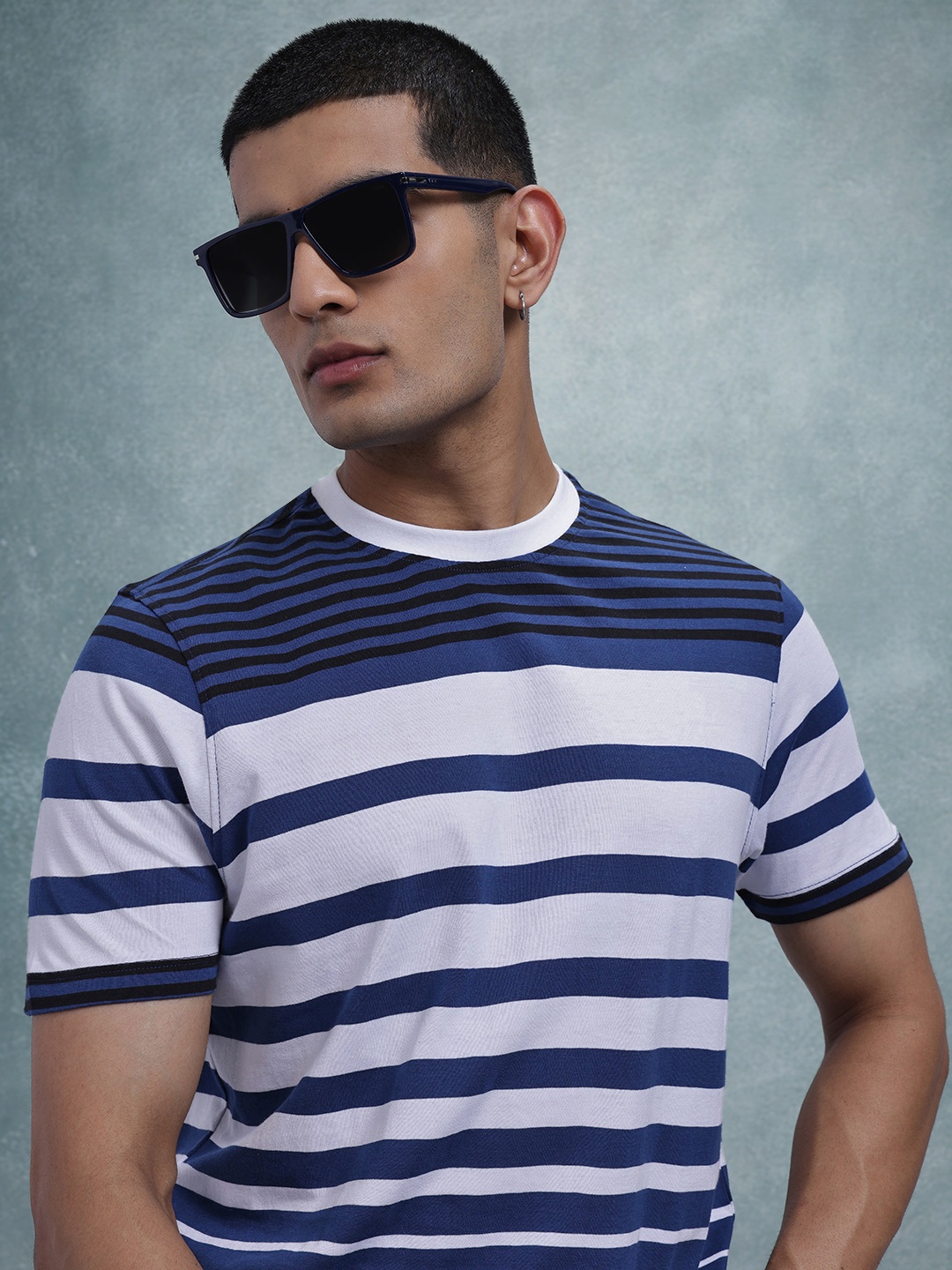 

The Roadster Lifestyle Co. Men Striped T-shirt, Blue